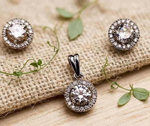 Moissanite halo set